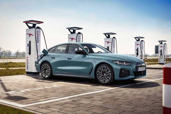 P90546643_highRes_the-new-bmw-i4-m50-x-scaled