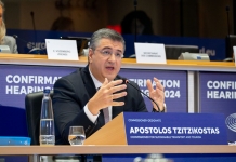 Novo comissário da UE: “temos de manter o plano” sobre motores ICE