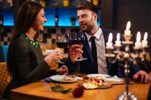 restaurante de luxo, encontro, casal, jantar romântico