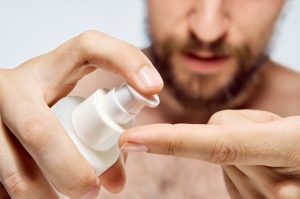 Seca, oleosa ou sensível? Cuide do rosto de acordo com o tipo de pele