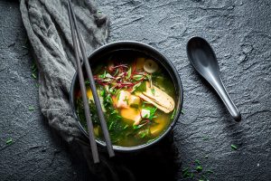 Tudo sobre miso e duas receitas irresistíveis