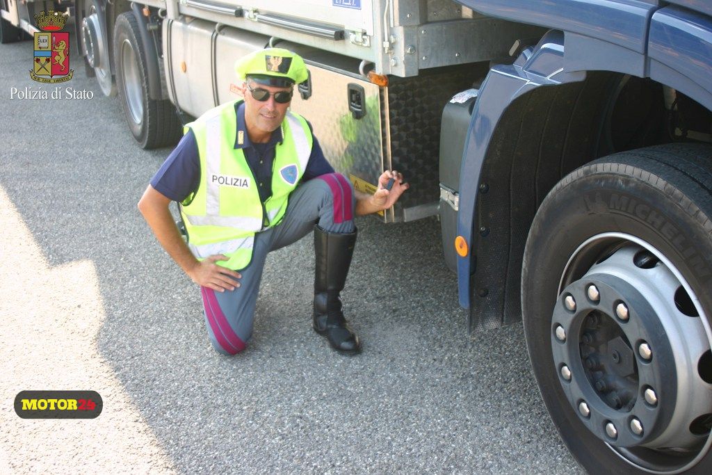 Camionista apanhado com um íman para enganar a polícia