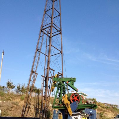 Mercedes à porta da barraca