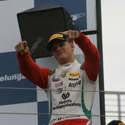 Mick Schumacher sobe ‘degrau’ no caminho para a F1