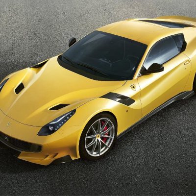 Ferrari e Aston Martin multadas por emissões excessivas