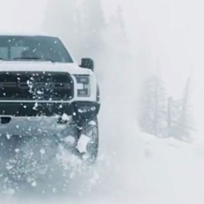 Ken Block diverte-se na neve com Ford F-150 Raptor