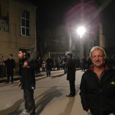 Um táxi a cair de podre em Teerão