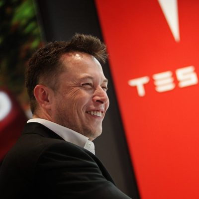 Elon Musk em defesa da mobilidade elétrica junto de Trump