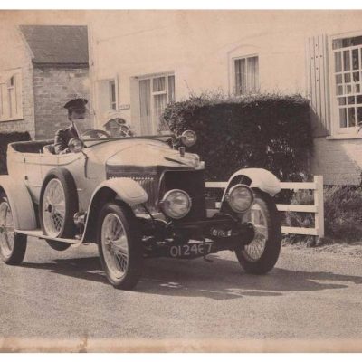 Primeiro desportivo do mundo leiloado por 600 mil euros