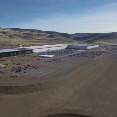 A Gigafactory da Tesla vista do céu