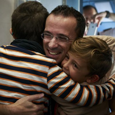 É isto que acontece num primeiro voo de crianças