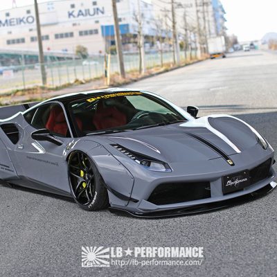 Liberty Walk transforma Ferrari 488 GTB numa máquina impressionante