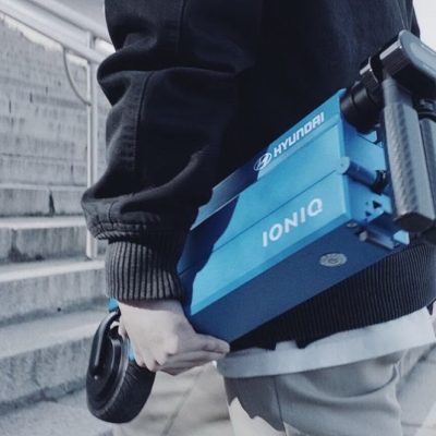 Hyundai IONIQ Scooter arruma-se na porta do carro