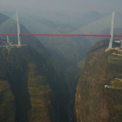 Ponte mais alta do mundo inaugurada na China