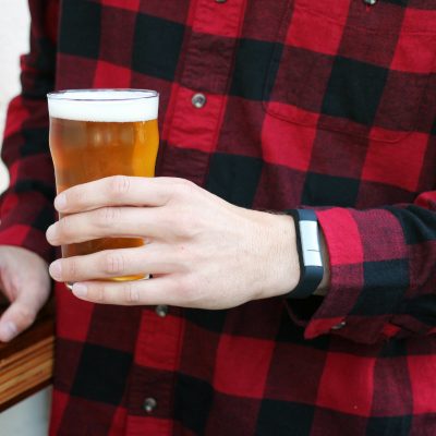 Esta pulseira diz-lhe se bebeu demais