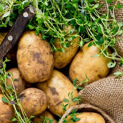 Esta é a forma mais fácil e rápida de descascar batatas